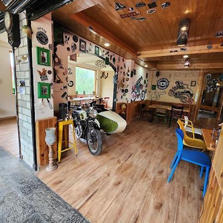 Throttle Shrottle Moto Hostel Маналі Екстер'єр фото
