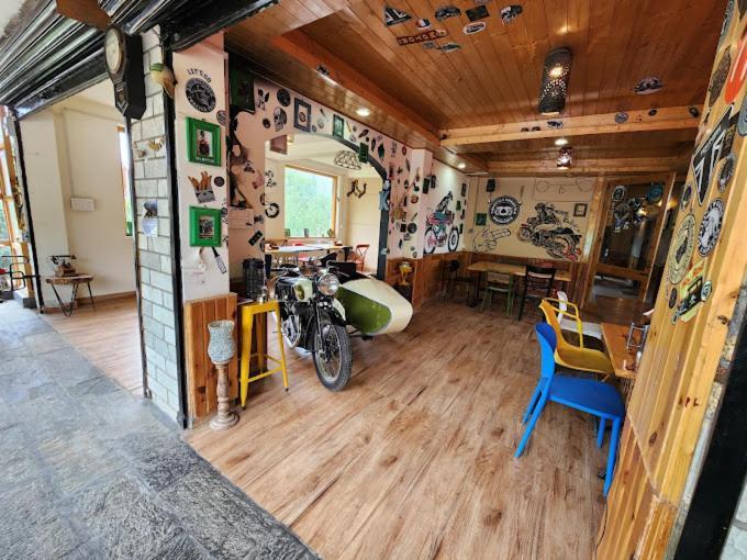 Throttle Shrottle Moto Hostel Маналі Екстер'єр фото