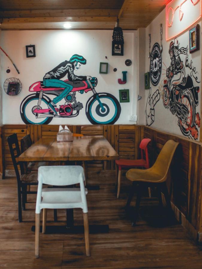 Throttle Shrottle Moto Hostel Маналі Екстер'єр фото