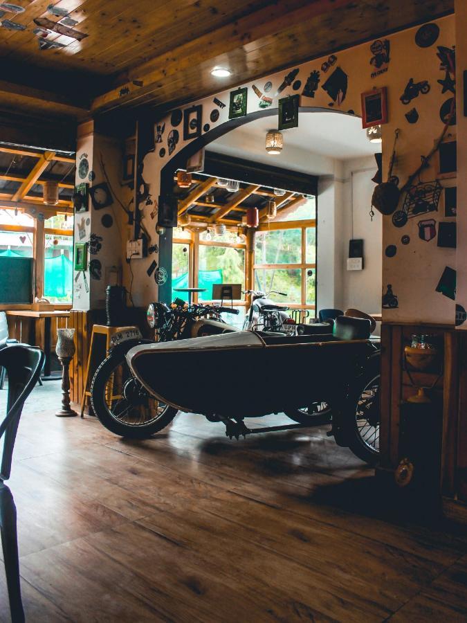 Throttle Shrottle Moto Hostel Маналі Екстер'єр фото