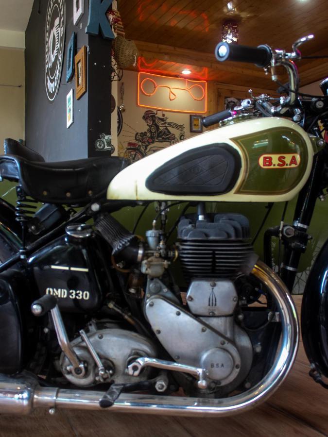 Throttle Shrottle Moto Hostel Маналі Екстер'єр фото
