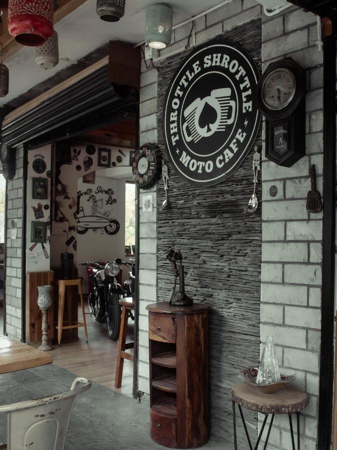 Throttle Shrottle Moto Hostel Маналі Екстер'єр фото