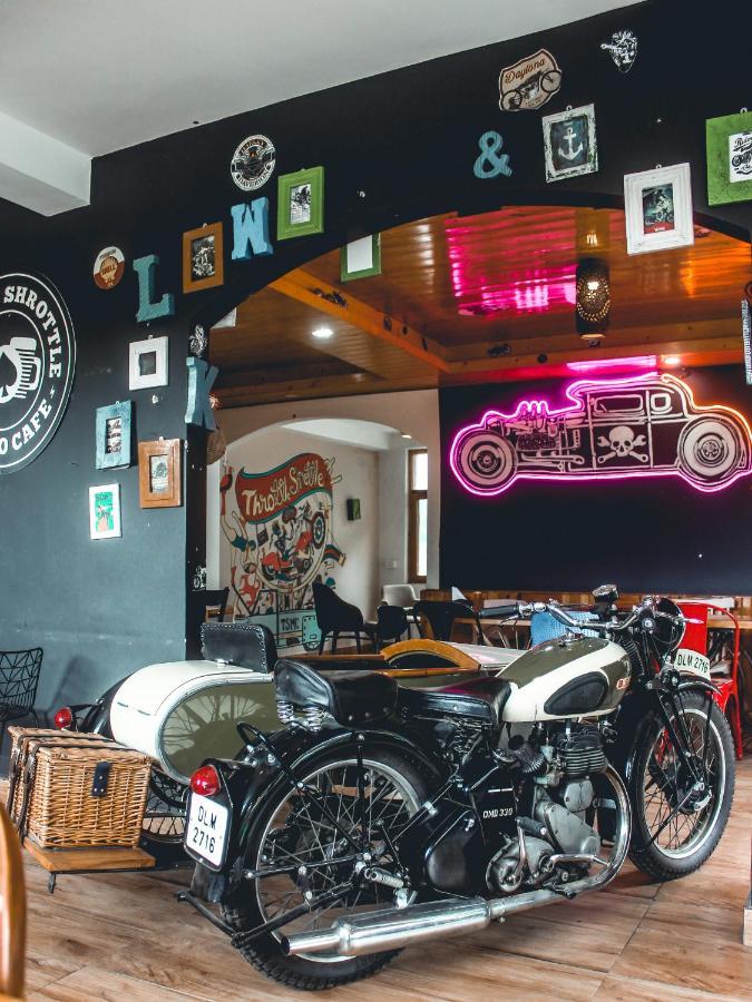 Throttle Shrottle Moto Hostel Маналі Екстер'єр фото